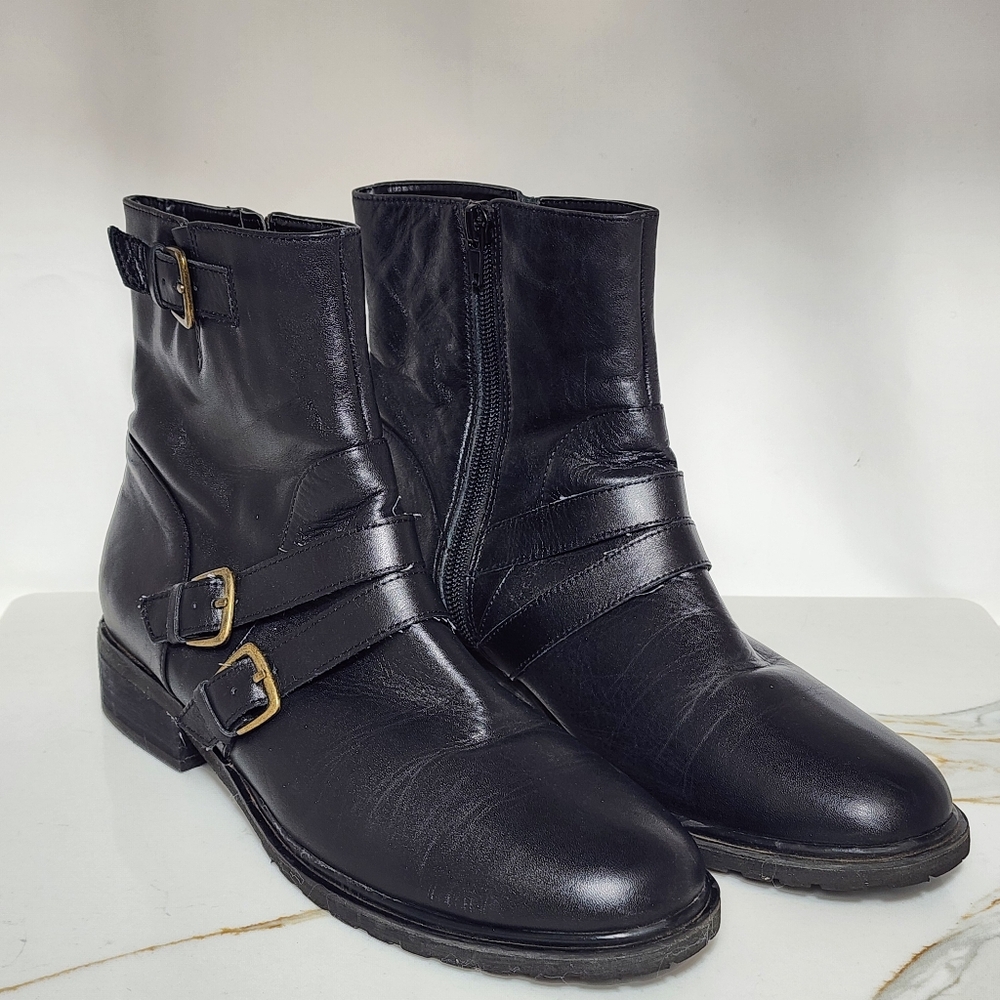Tesoro Sz 8M 100% Genuine Leather Buckle Ankle Booties.